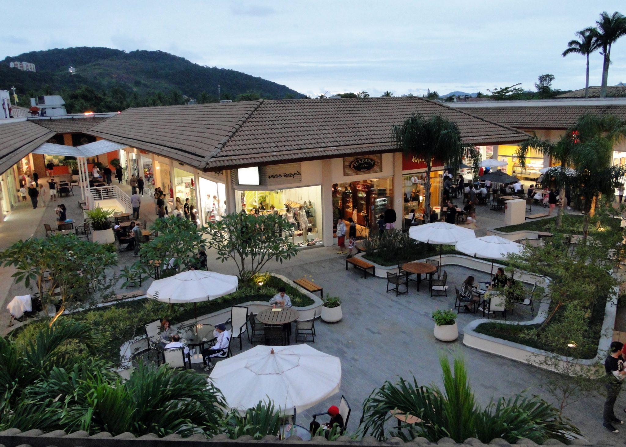 Shopping Jequiti: luxo, lazer e conveniência em um só lugar no Guarujá