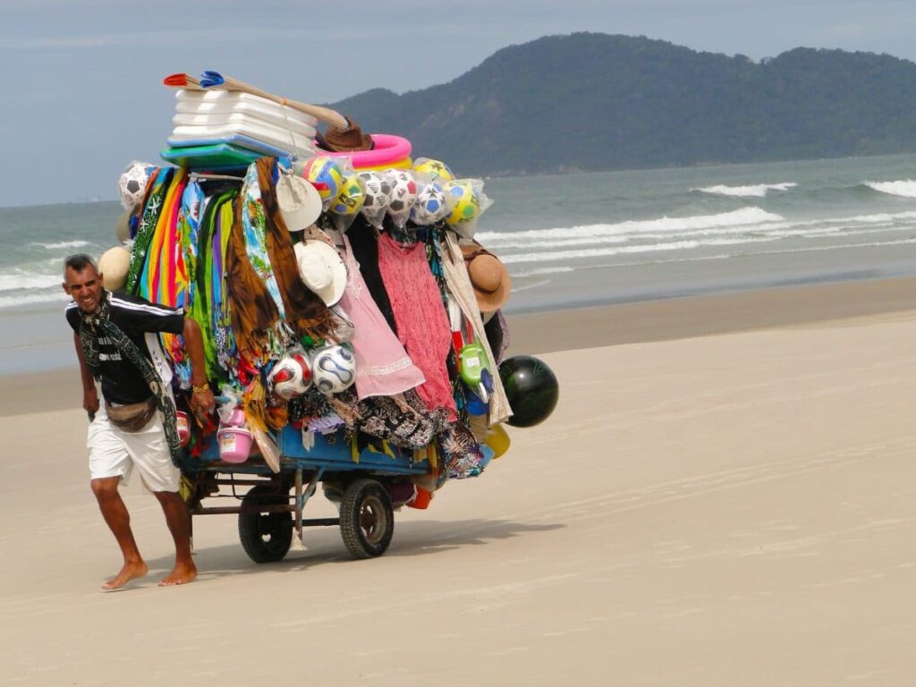 Curso "Ambulante Legal" em Guarujá: Qualificação e Sustentabilidade para o Comércio de Praia