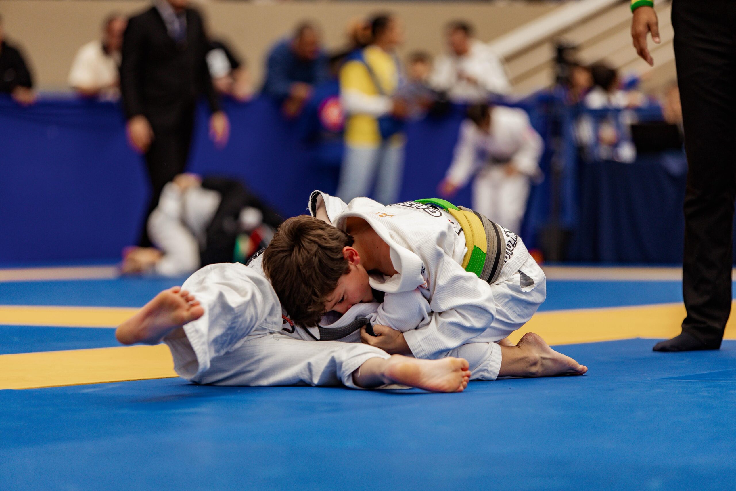 Guarujá Vibra com Recorde de Atletas em Eventos de Jiu-Jítsu, Unindo Esporte e Solidariedade